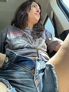 BeautifulMesss: διαδικτυακό σόου στην κάμερα