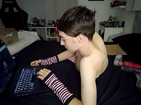 Smelly-Ewan-stinks Live XXX-Chat
