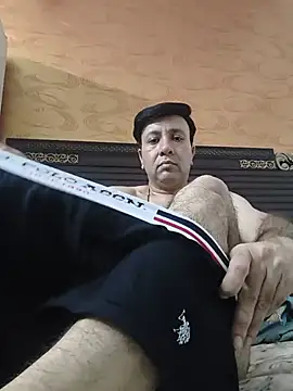 13hornyy webcam show