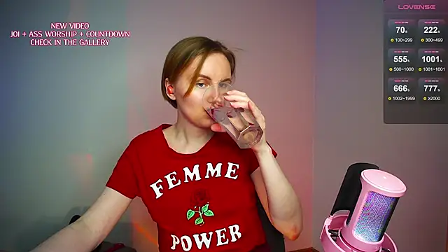 Chat XXX en directo de KinkyMissCherry