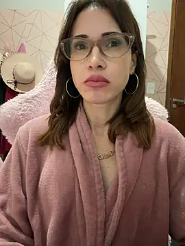 Irresistible37's Live XXX Chat