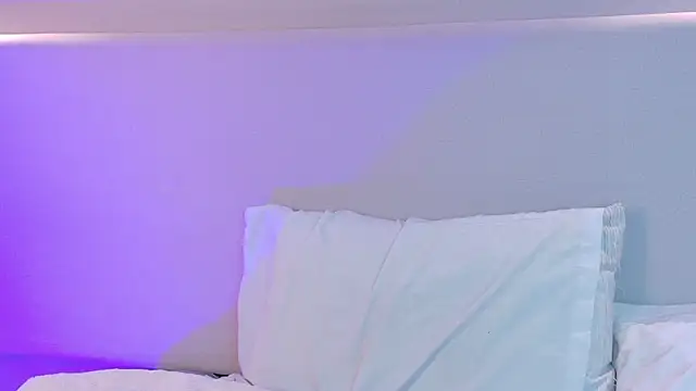 NaomiKlarc's Live XXX Chat