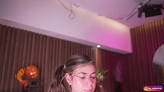 MiaTorres4のライブXXXチャット