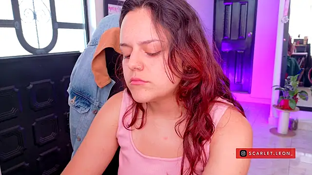 Scarletleon77 Adlı Modelin Canlı XXX Sohbeti