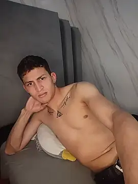 XXX chat uživo modela Axel_Romanov