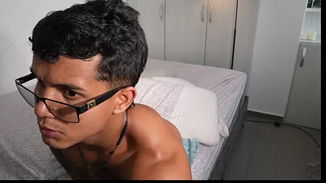 Paradise_boy__ live XXX chat