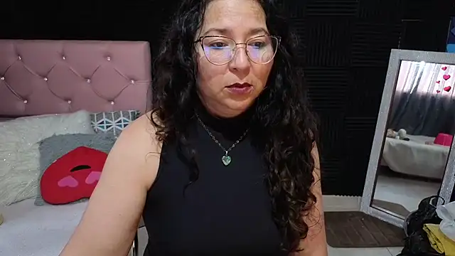Chat +18 de katifoxx ao vivo