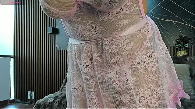 Holly_22's Live XXX Chat