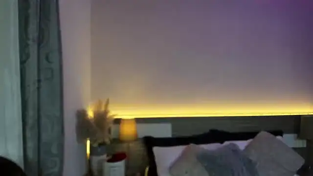 ZarahFoxx's Live XXX Chat