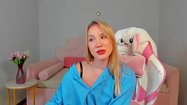ElaraVoltage's Live XXX Chat