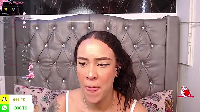 צ'אט XXX בשידור חי של LAILAGUMMY