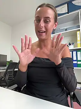 Hii_Lolla Chat XXX live