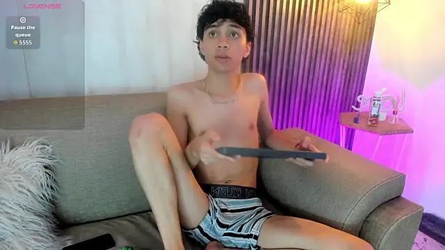 Axxel_Whiten Webbikameraesitys