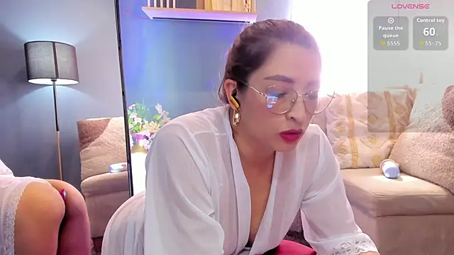 _LaraMom_ Adlı Modelin Canlı XXX Sohbeti