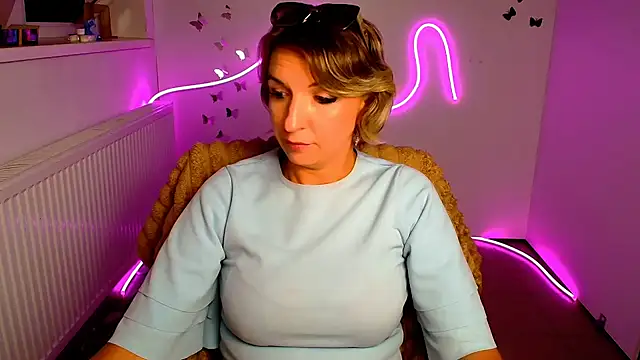 Lana_Foxyy Adlı Modelin Canlı XXX Sohbeti