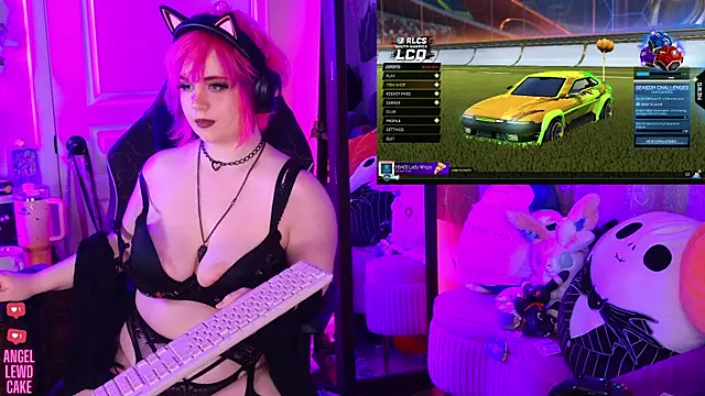 Angel-Lewd-Cake élő XXX-chatje