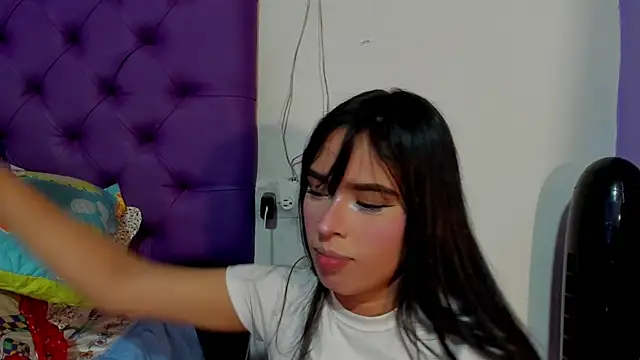 Chat +18 de Cloeandtyfanny ao vivo