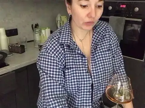 Kelira 现场XXX聊天
