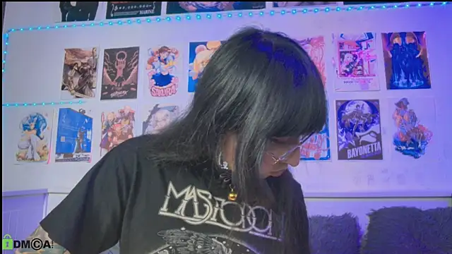 snowblack_ live XXX chat