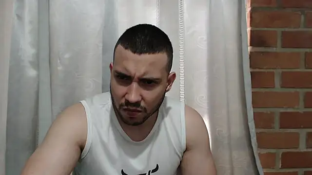 צ'אט XXX בשידור חי של Armando_2002
