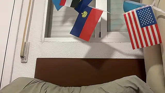 HoleBreeder Chat XXX live