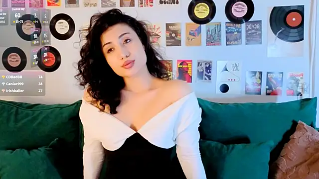 Maya_Rogerss Chat XXX in diretta