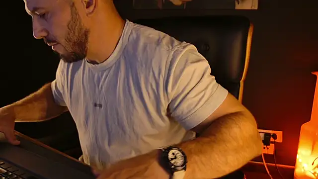 AngeloEric Chat XXX live