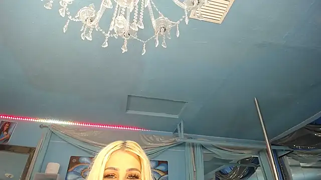 ADRIANNA_FOX Chat XXX in diretta
