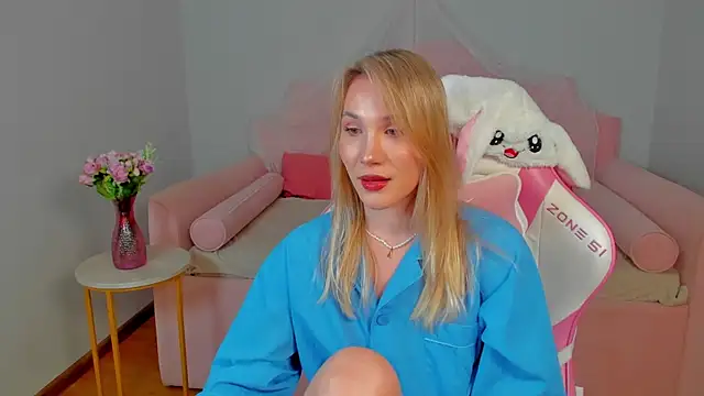 Chat +18 de ElaraVoltage ao vivo