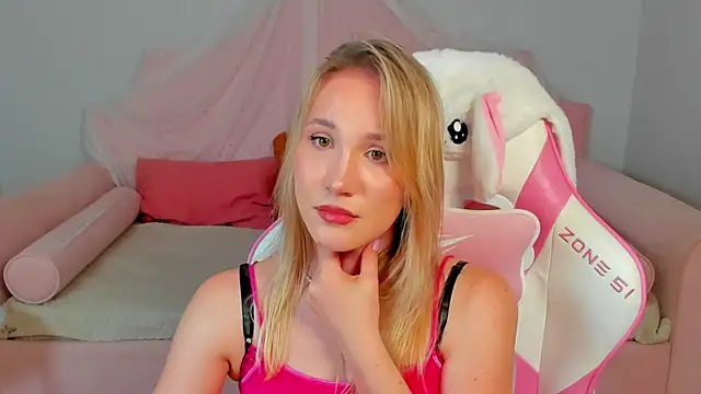 ElaraVoltage Adlı Modelin Canlı XXX Sohbeti