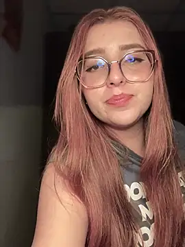 CoraVibes Adlı Modelin Canlı XXX Sohbeti