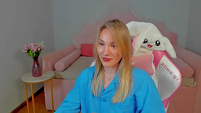 ElaraVoltage Adlı Modelin Canlı XXX Sohbeti