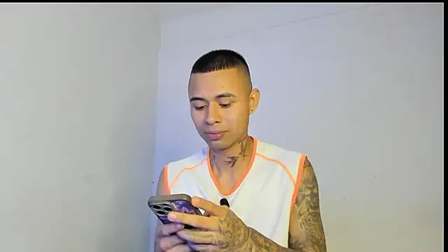 _Logan_Colton_ Live XXX-chat