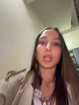 ICrazyOneIRL élő XXX-chatje