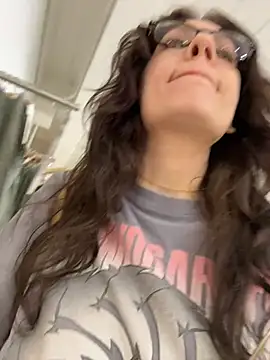 BeautifulMesss élő XXX-chatje