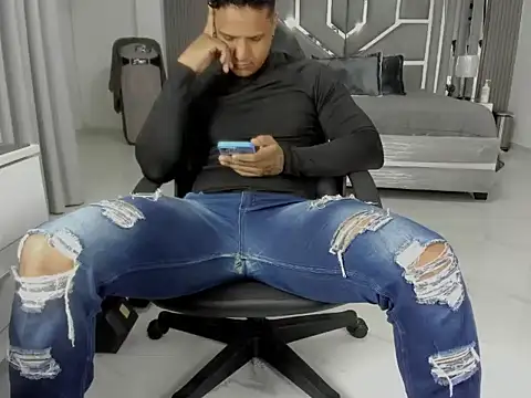 master_leather: απευθείας συνομιλία ΧΧΧ