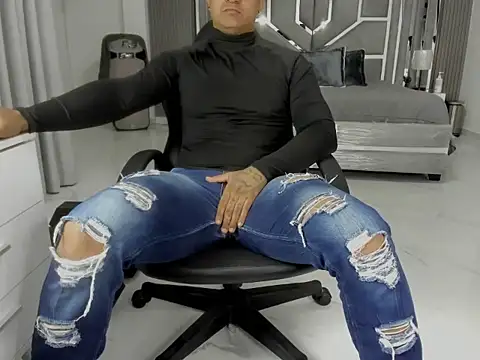 צ'אט XXX בשידור חי של master_leather