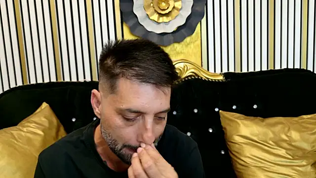 TommyDum's Live Chat Room