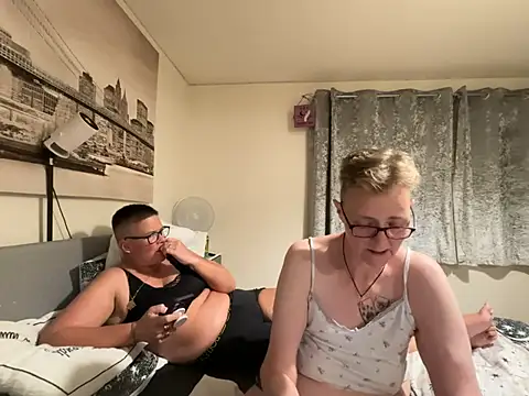 Curvy-Jinx's Live XXX Chat