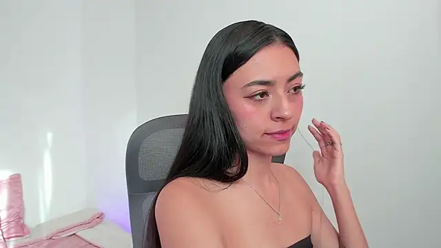 canelleGarces Adlı Modelin Canlı XXX Sohbeti