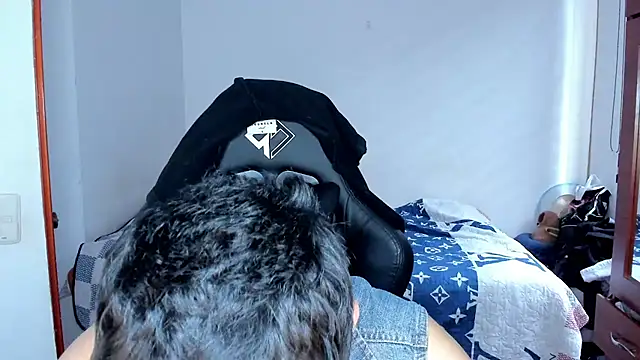 Czat XXX na żywo – Tommy_Bred