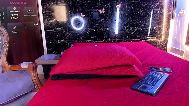 Adrian_Wolf Live XXX-chat