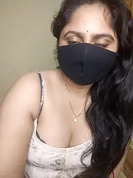 Sravvi499 লাইভ XXX চ্যাট