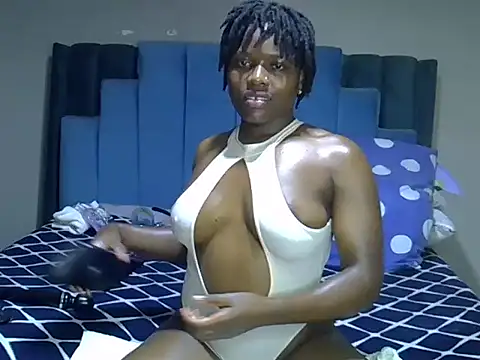XXX chat uživo modela melanin_moon