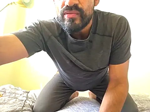 piggylatino: διαδικτυακό σόου στην κάμερα