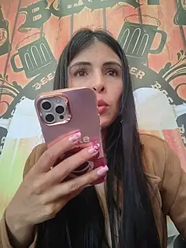 Astrid-- Adlı Modelin Canlı XXX Sohbeti