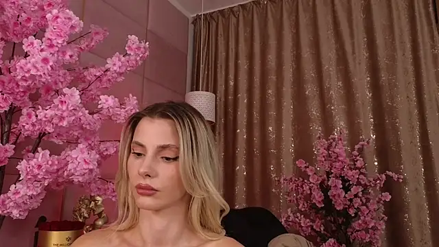 Elliblue Adlı Modelin Canlı XXX Sohbeti