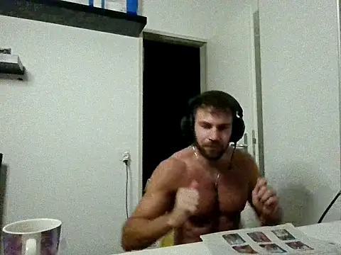alpha-hunk's Live XXX Chat