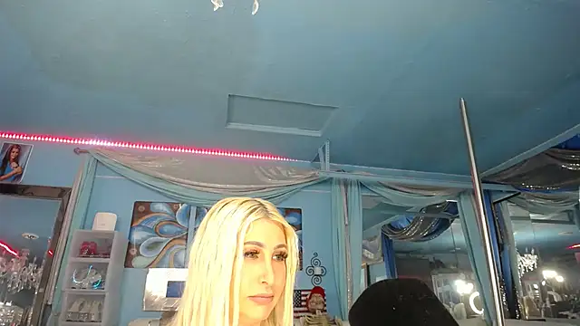 ADRIANNA_FOX 即時 XXX 聊天