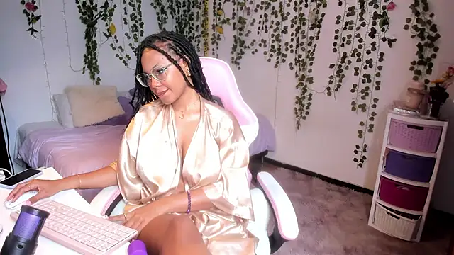violeta_milleer élő XXX-chatje